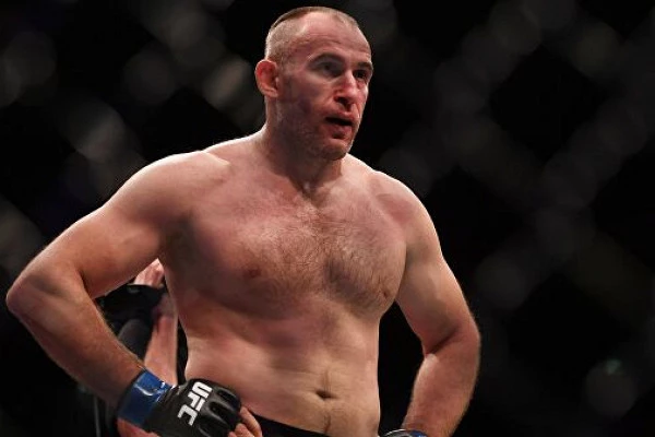 Олейник отреагировал на плевок американского бойца UFC